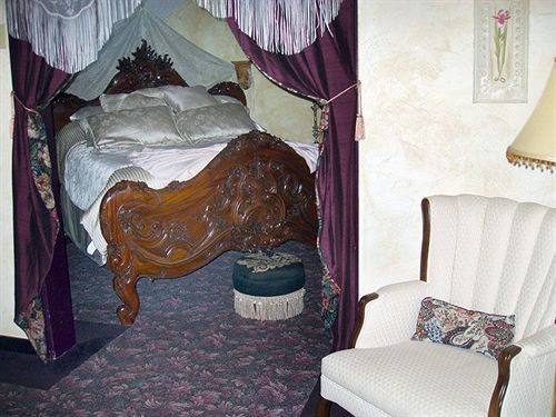 The Historic Brook Forest Inn Эвергрин Экстерьер фото