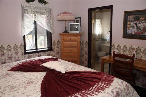 The Historic Brook Forest Inn Эвергрин Экстерьер фото